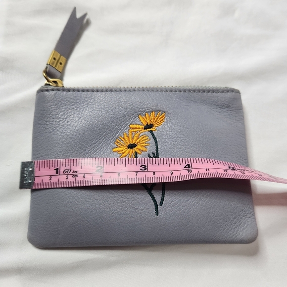 Madewell Daisy Embroidered Wristlet - Picture 6 of 8